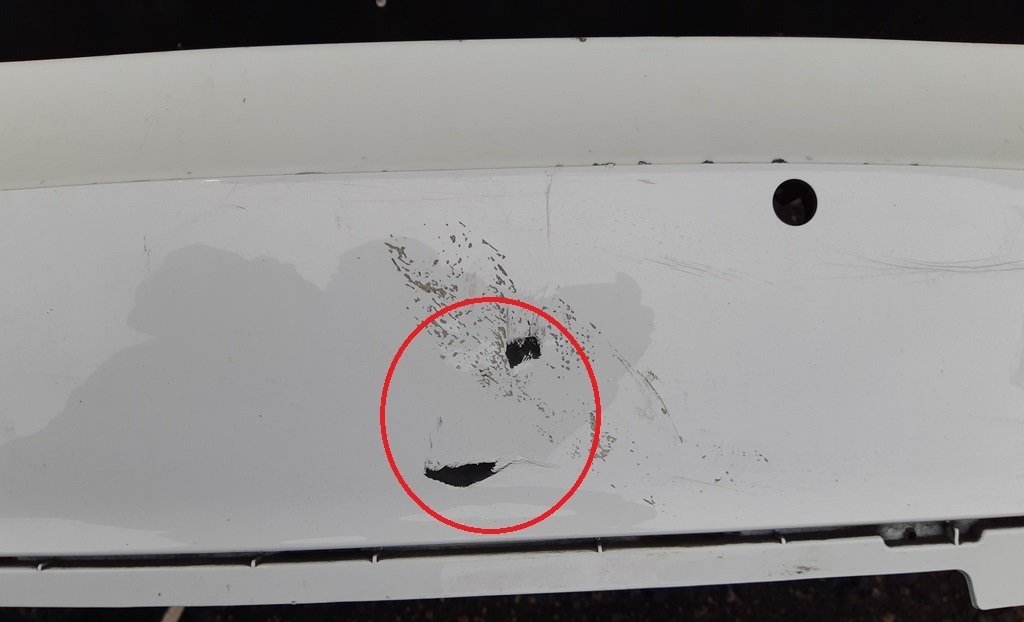 1 Paraurti posteriore per 4 sensori di parcheggio senza staffe sensori di parcheggio PBCW (danneggiato) Tesla modello S 1068750-00-A