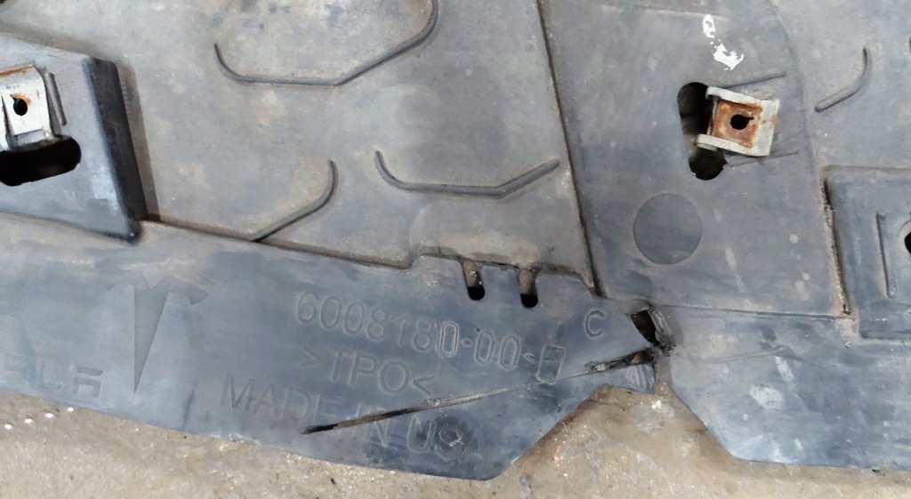 20 DIFFUSER - RR with damage Tesla model S 6008180-00-E