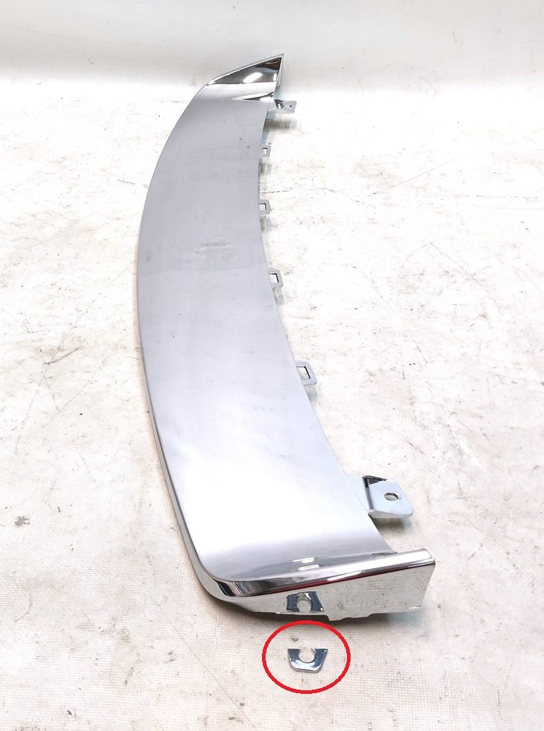 17 ASY TRIM APPLIQUE RR FASCIA CHROME with damage Tesla model S 6009004-00-C