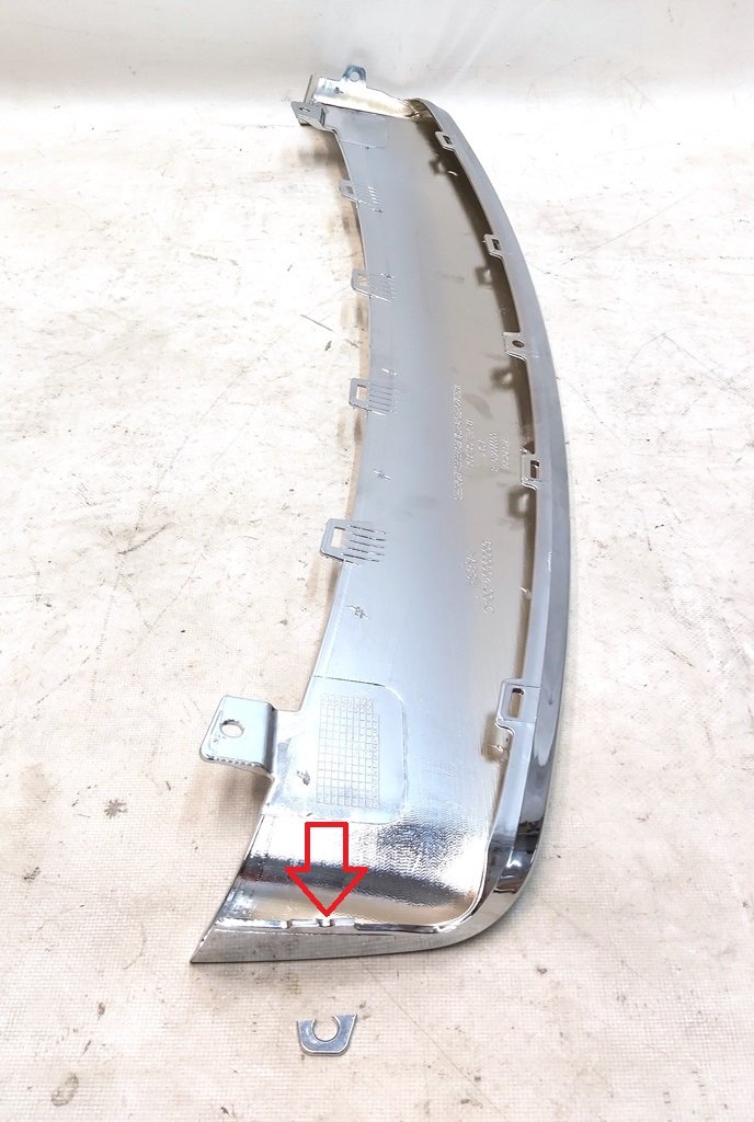 17 ASY TRIM APPLIQUE RR FASCIA CHROME with damage Tesla model S 6009004-00-C