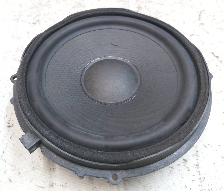 1 Dörrhögtalare fram vänster höger, 200mm, fungerande, med spår av oxidation Tesla modell S, modell S REST, modell X 1004833-11-A