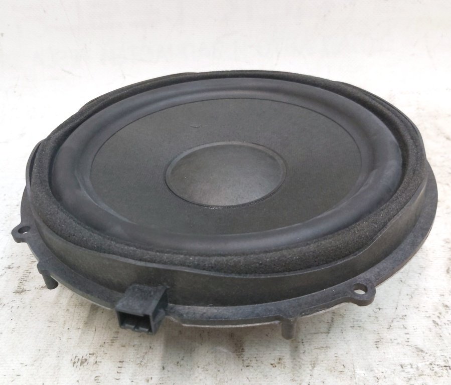 1 Dörrhögtalare fram vänster höger, 200mm, fungerande, med spår av oxidation Tesla modell S, modell S REST, modell X 1004833-11-A