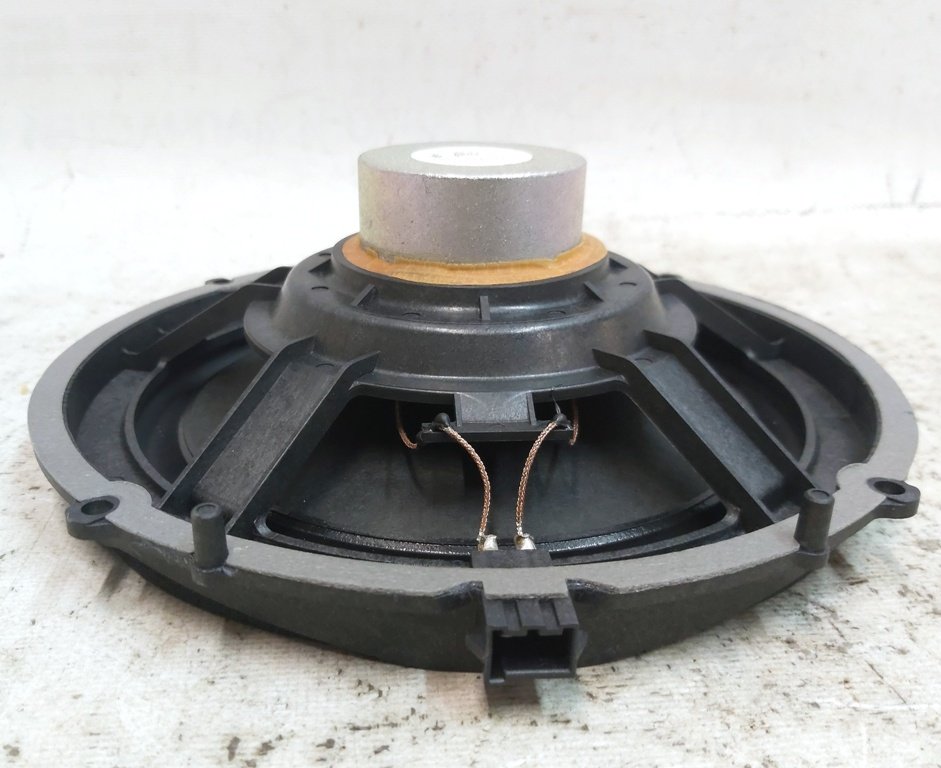 1 Dörrhögtalare fram vänster höger, 200mm, fungerande, med spår av oxidation Tesla modell S, modell S REST, modell X 1004833-11-A