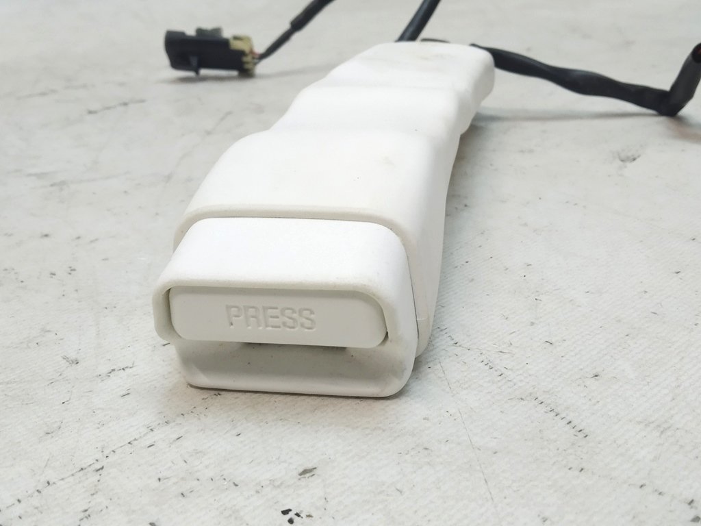 8 MSX- LHD 1st row buckle, whit, passenger-US (oxidation) Tesla Model S, Model S REST, Model X 1005991-07-H