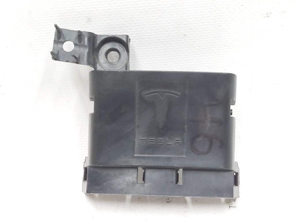 7 BACKSHELL,LV PLUG,HV RAPID,MDLSX with damage Tesla model X S REST 1009181-00-A