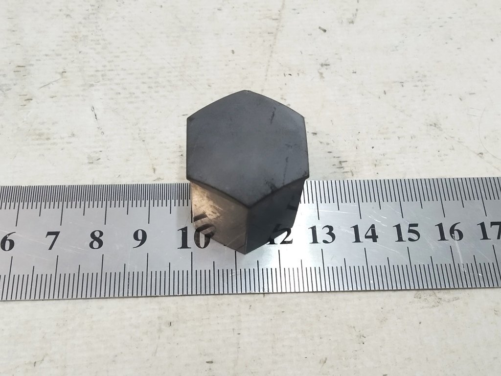 9 Nakrętka koła czarna plastikowa d21 Tesla Model S, Model S REST, Model X 1027010-00-B