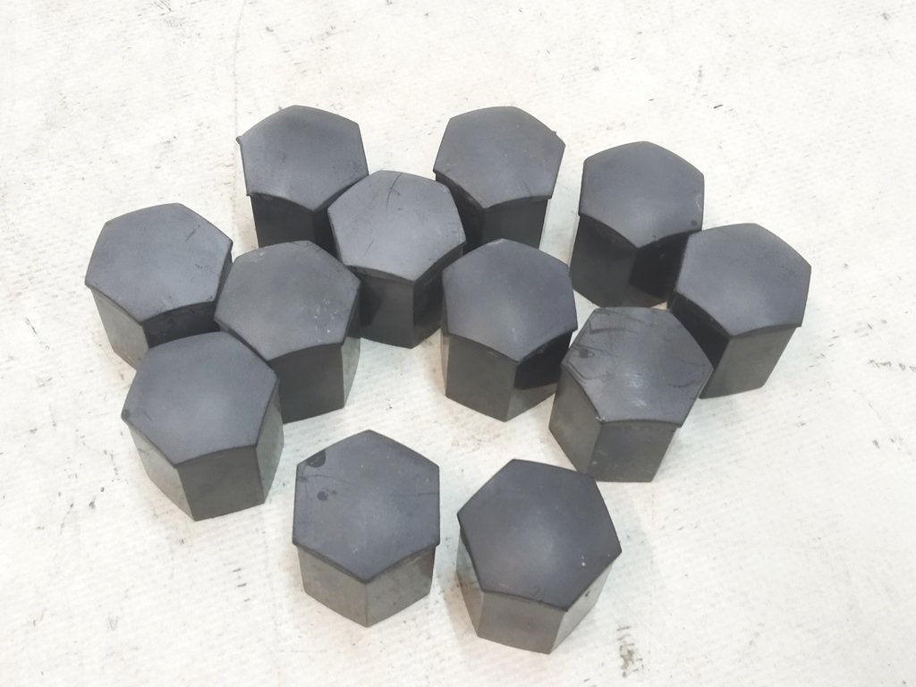 9 Nakrętka koła czarna plastikowa d21 Tesla Model S, Model S REST, Model X 1027010-00-B