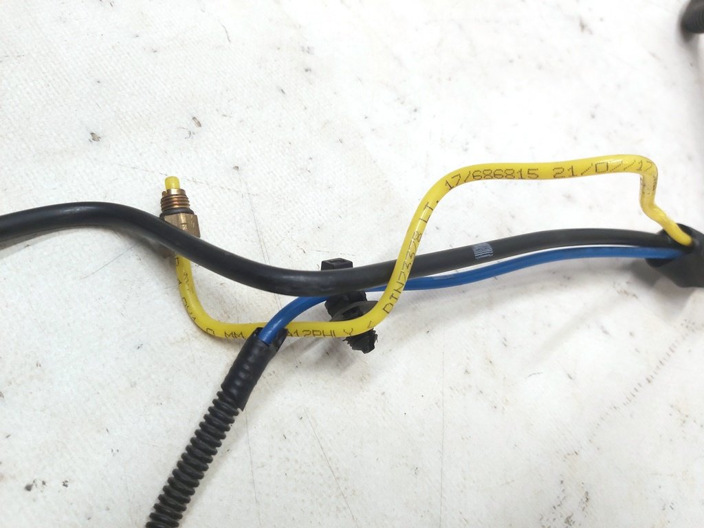 3 Kompressor pneumatisk ledningsenhet med skade Tesla modell X 1027933-00-D
