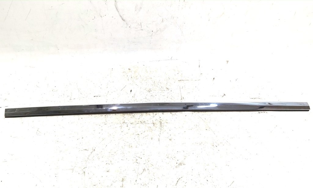1 OUTER BELT SEAL ASS'Y,RH FR with damage Tesla model X 1032166-88-D