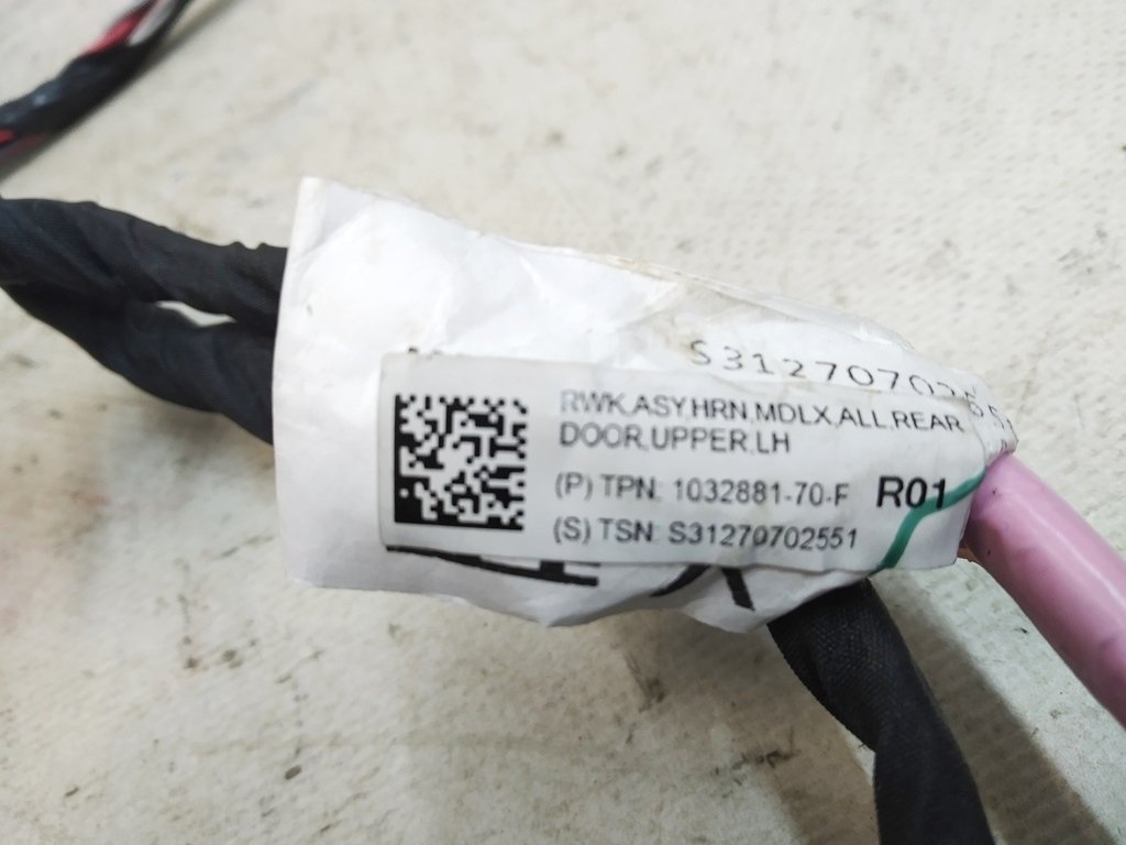 5 Câblage électrique du panneau supérieur de la porte arrière gauche (endommagement) Tesla modèle X 1032881-00-F