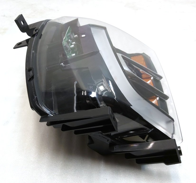2 Tåkelykt høyre UP-LEVEL Tesla Model X 1034327-00-C