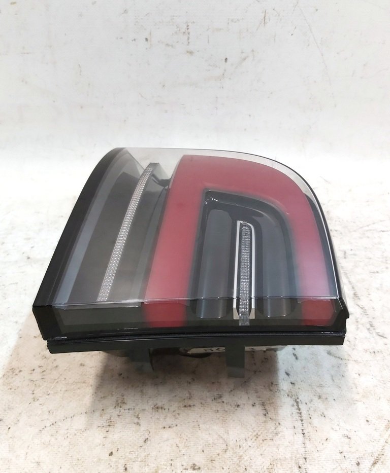 4 Tesla model X 1034332-00-B가 손상된 외부 램프 왼쪽