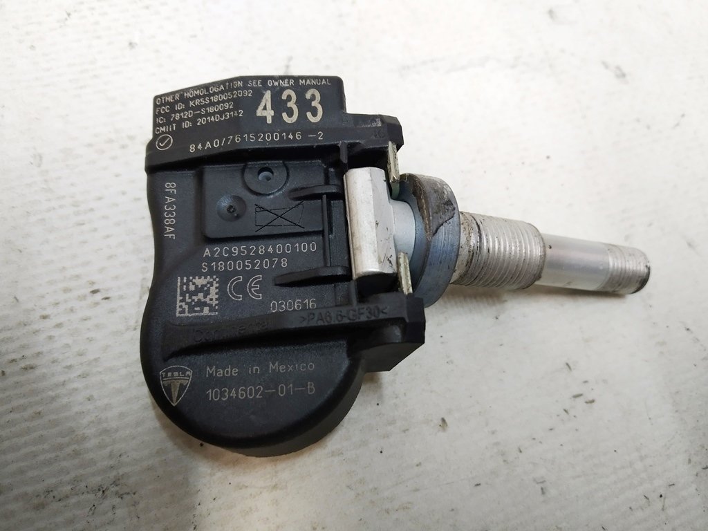 1 Däcktryckssensor TPMS 433 MHz (silverventil) Tesla Model S, Model S REST, Model X, Model 3 1034602-00-C