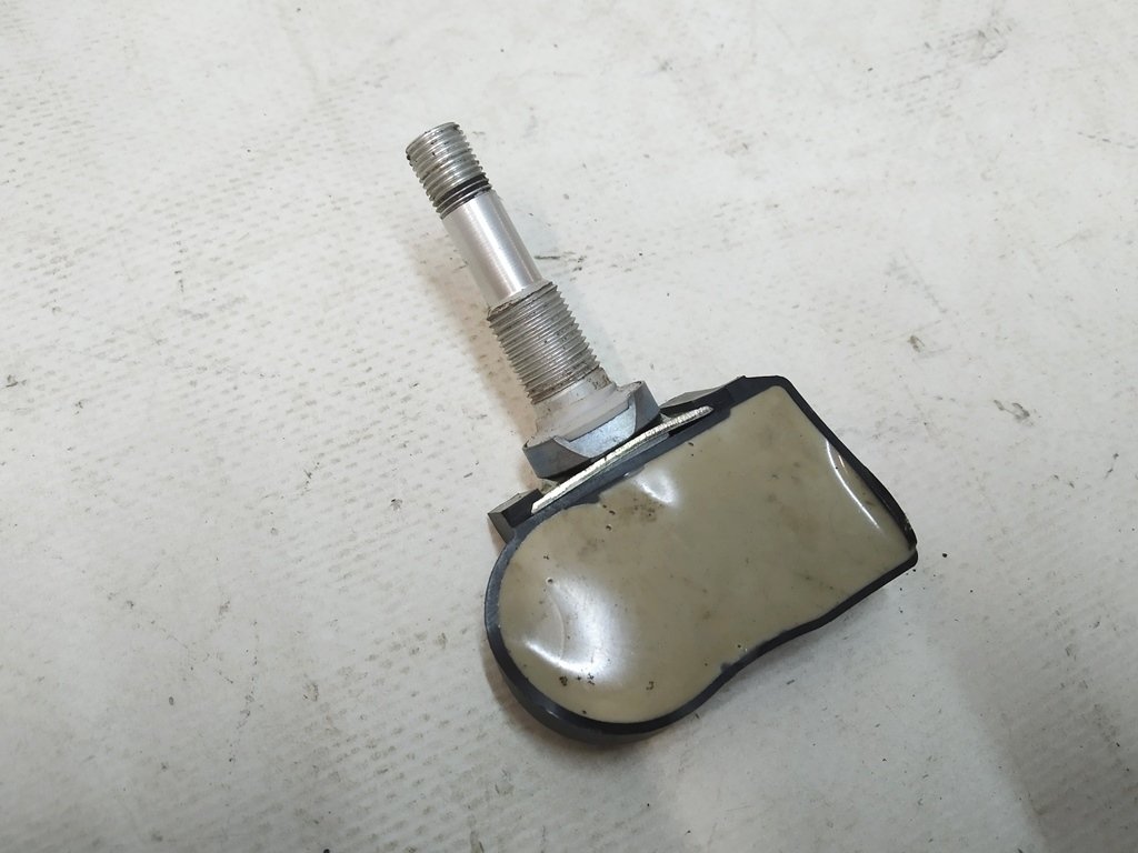 1 Däcktryckssensor TPMS 433 MHz (silverventil) Tesla Model S, Model S REST, Model X, Model 3 1034602-00-C