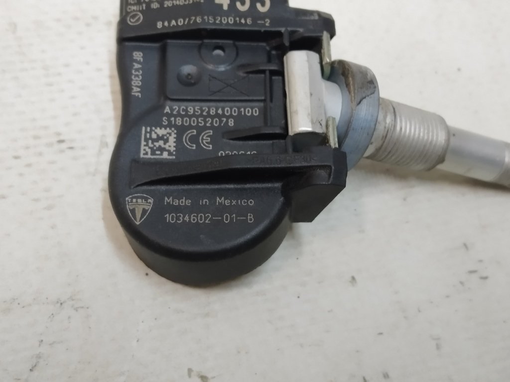 1 Däcktryckssensor TPMS 433 MHz (silverventil) Tesla Model S, Model S REST, Model X, Model 3 1034602-00-C