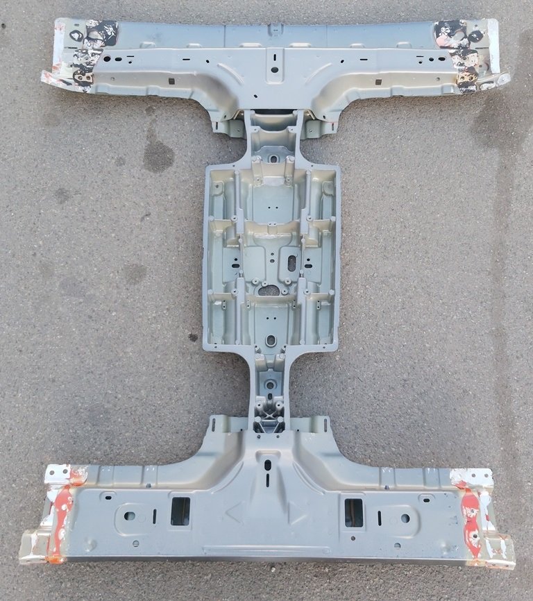 1 Centralna podpora dachu (kalenica) z dodatkowymi elementami Tesla model X 1069459-S0-A