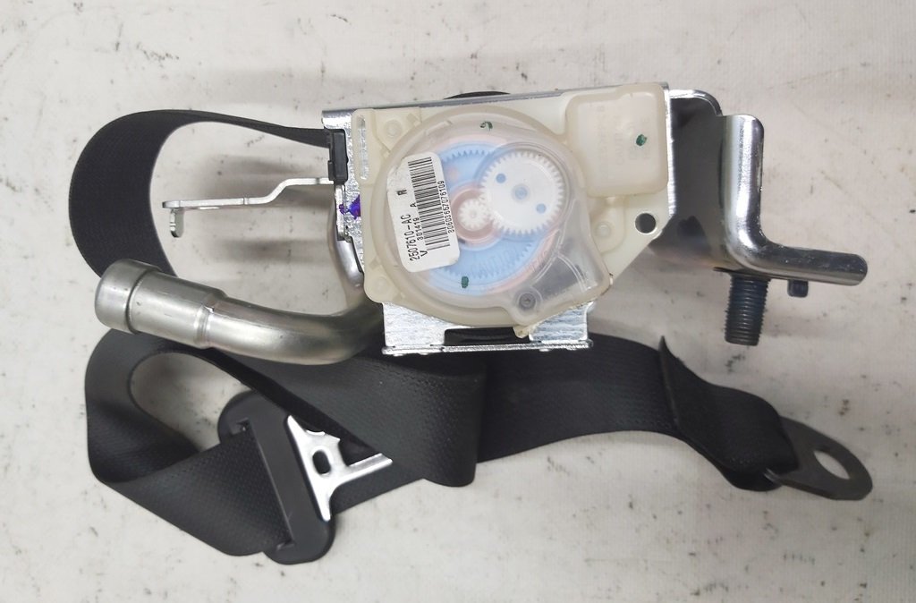 3 Pas bezpieczeństwa 2. rząd siedzeń prawy (CZARNY) Tesla model X 1036744-05-F