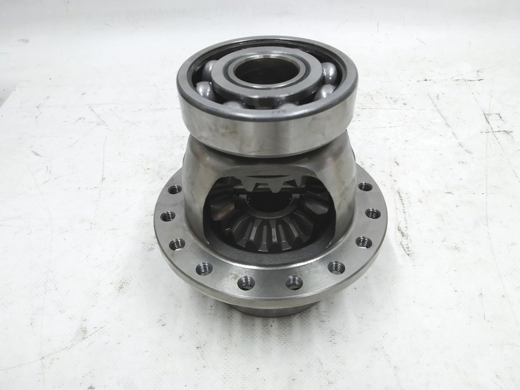 1 Differential assembly with lower and upper bearing (traces of wear) Tesla model S REST 1037000-00-F
