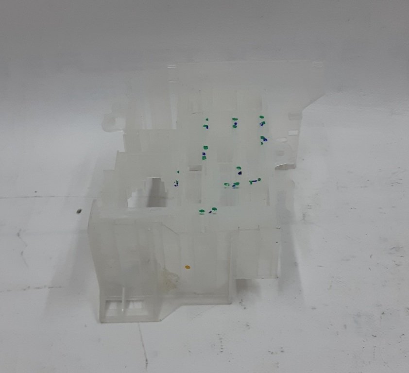 Fixing bracket for body wiring connectors for the main body Tesla model X 1043275-00-E