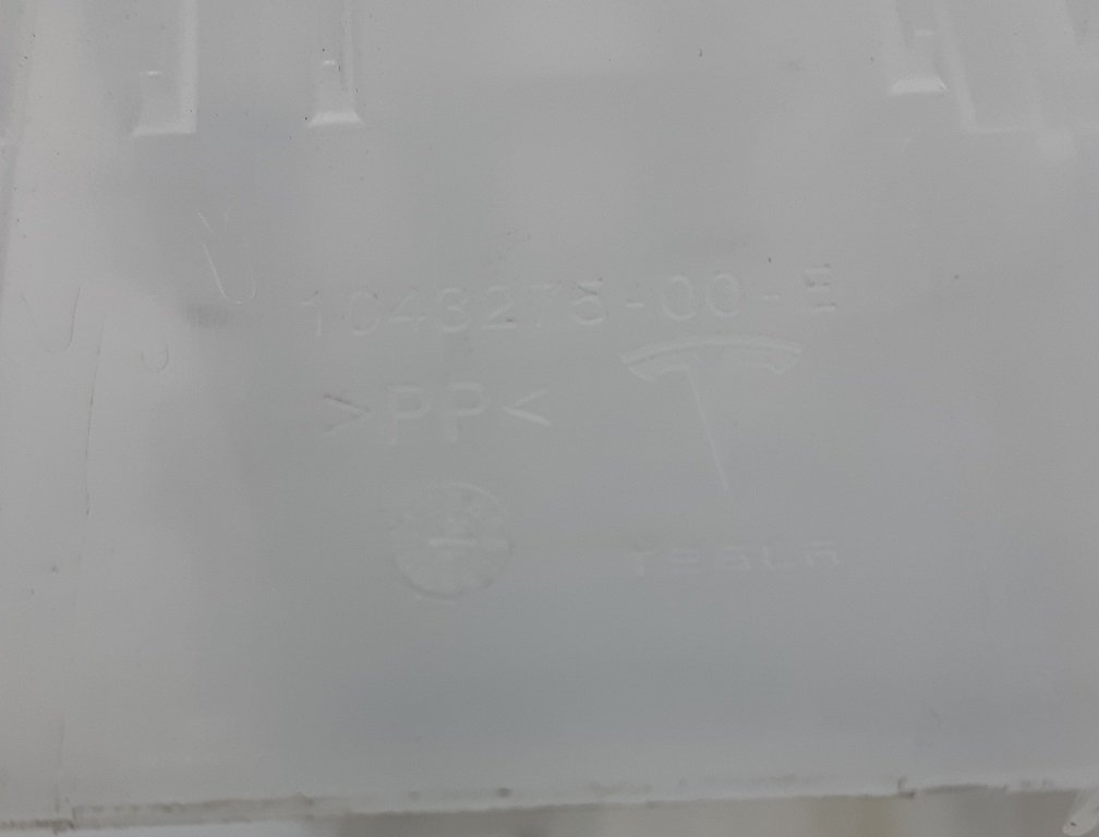 Fixing bracket for body wiring connectors for the main body Tesla model X 1043275-00-E