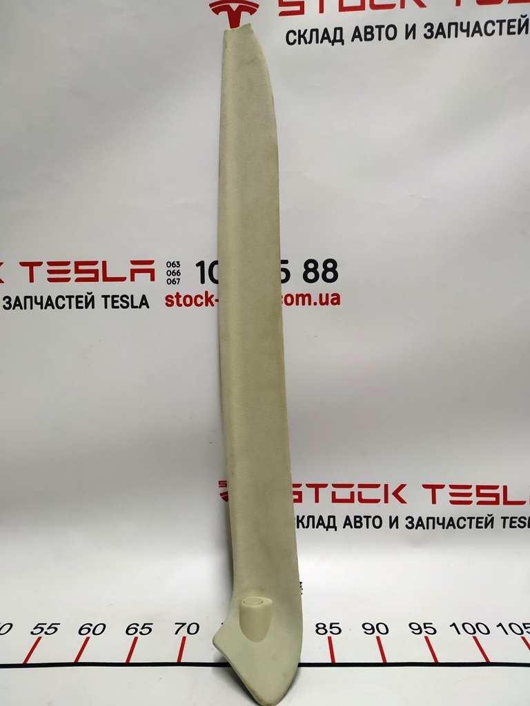 4 Накладка декоративная стойки A с магнитом NEW ALCANTARA CREAM левая Tesla  model X 1050286-07-