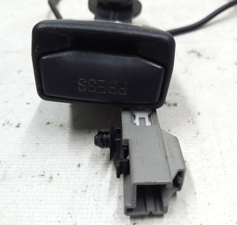 4 Gurtschloss 2. Sitzreihe (SCHWARZ) Tesla Modell X 1055033-05-C