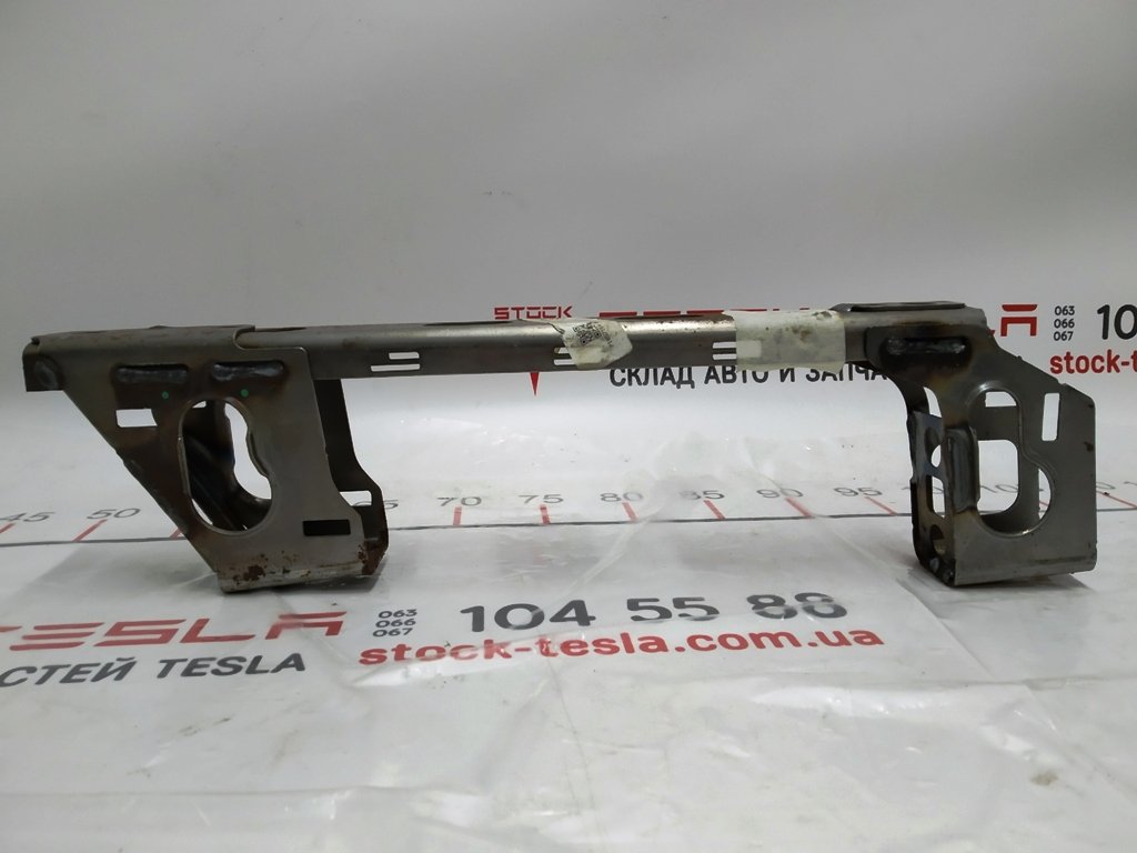 1 MX, Outboard riser Tesla Model X 1057164-00-D