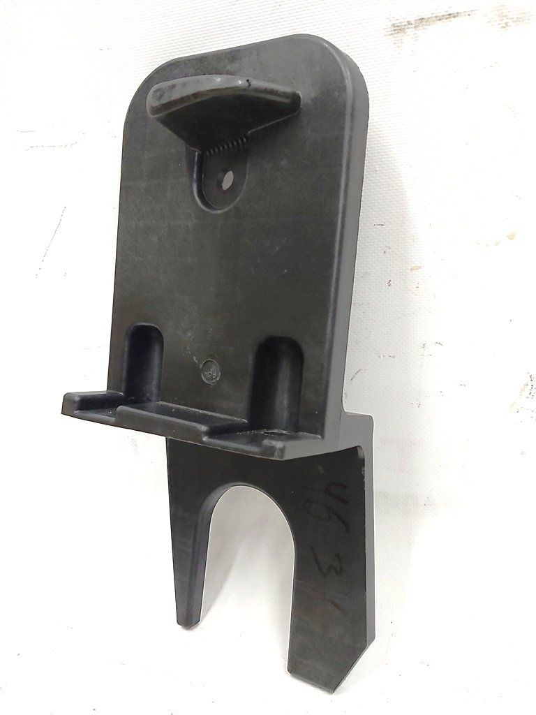 14 BRACKET, LOAD FLOOR SUPPORT, RH Tesla model X 1066848-00-E