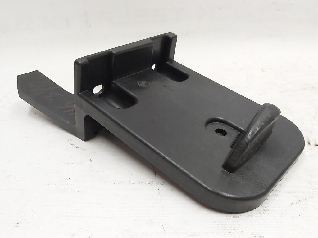 14 BRACKET, LOAD FLOOR SUPPORT, RH Tesla model X 1066848-00-E
