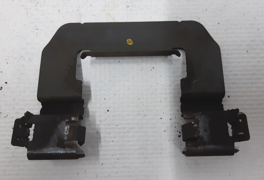 1 1078542-00-A x Bromsbeläggsfjäder, bakre bromsok MANDO Tesla modell S REST, Tesla modell X 1078542-00-B