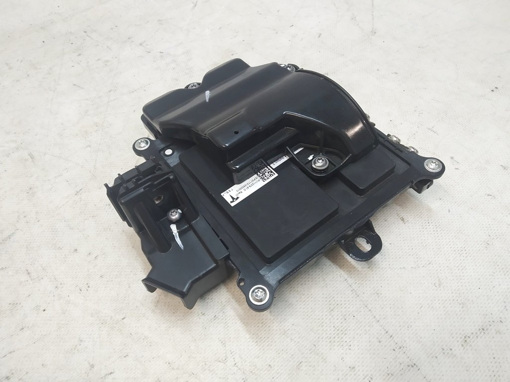 Boîte à fusibles électronique REV01 complète avec couvercles Tesla modèle X 1112379-01-J
