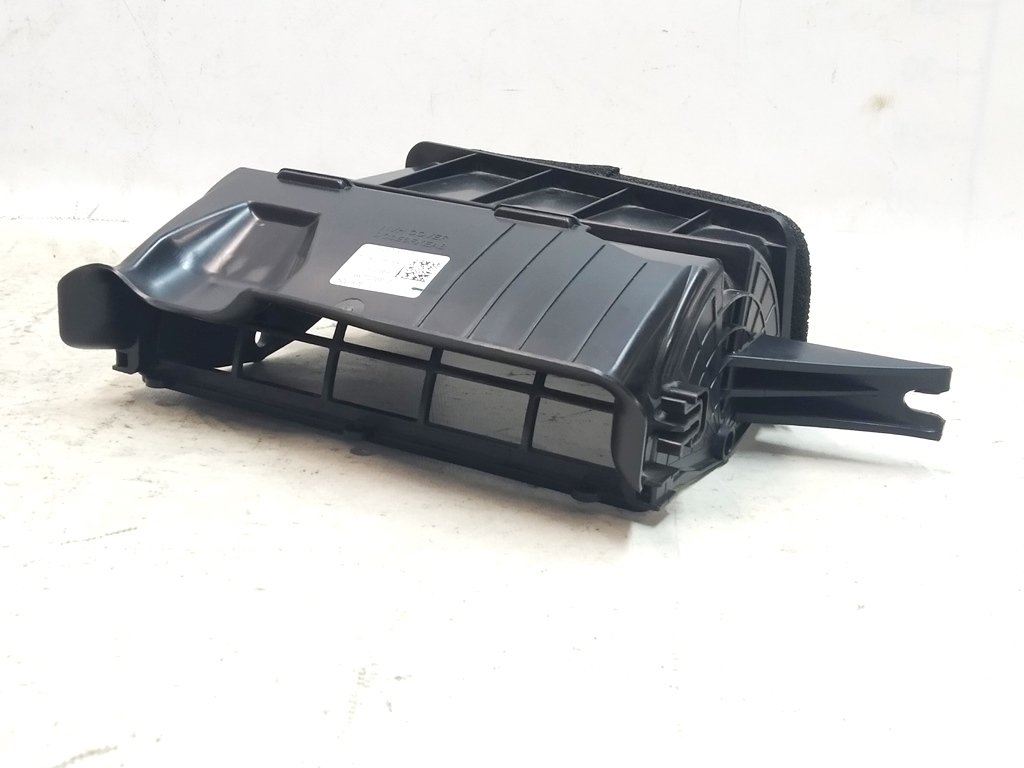 Luftkonditioneringsaggregatets luftintag (kupévärmare) INLET övre inloppsrör Tesla Model X 1116133