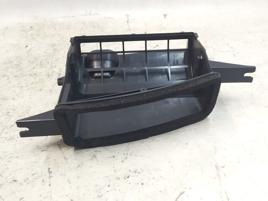 Luftkonditioneringsaggregatets luftintag (kupévärmare) INLET övre inloppsrör Tesla Model X 1116133