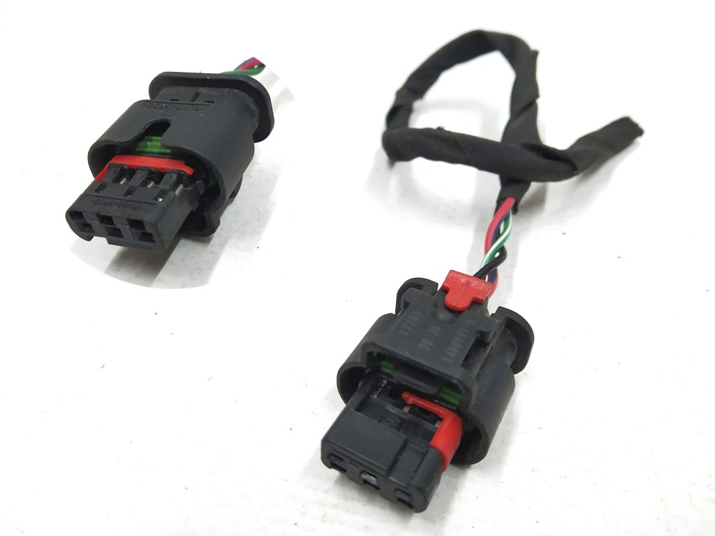 Wiring connector front main-chiller x521F/3pin Tesla model X 2072447-00-A