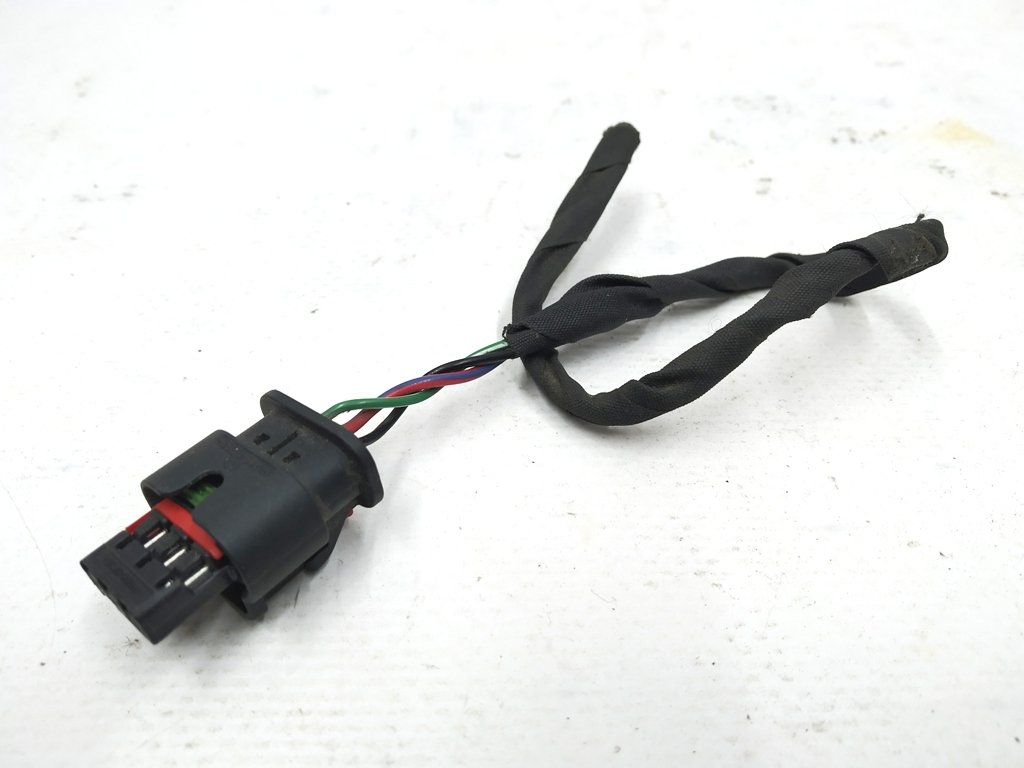 Wiring connector front main-chiller x521F/3pin Tesla model X 2072447-00-A