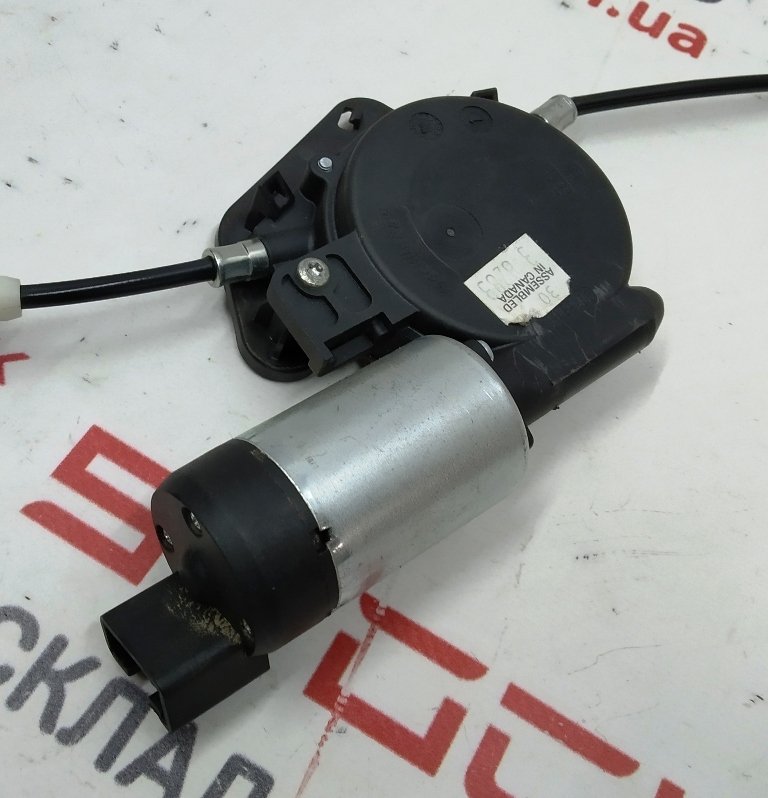1 Electric motor main unlock. backrests of the double left seat of the 2nd row, complete with brackets. crepe. and cables Tesla model X 1098276-00-F