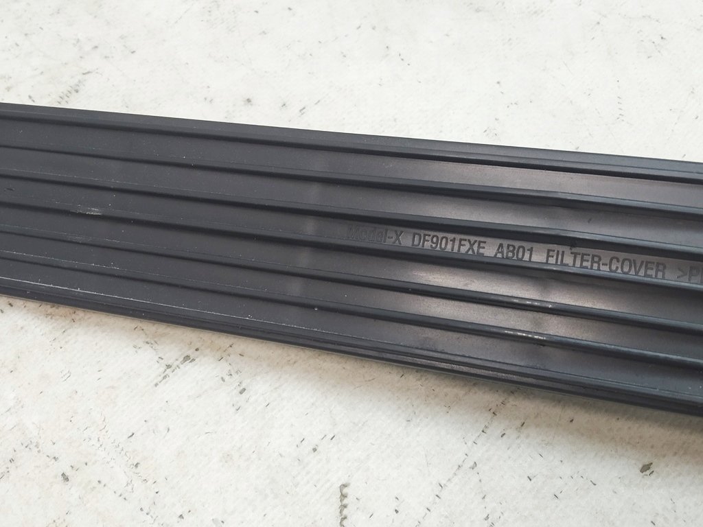 6 Kolkabinfilterkåpa till Tesla Model X luftkonditionering 1039042-00-B