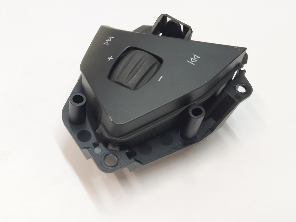 1 Push button switch on steering wheel LH Tesla Model S REST, Model X 1013242-00-I