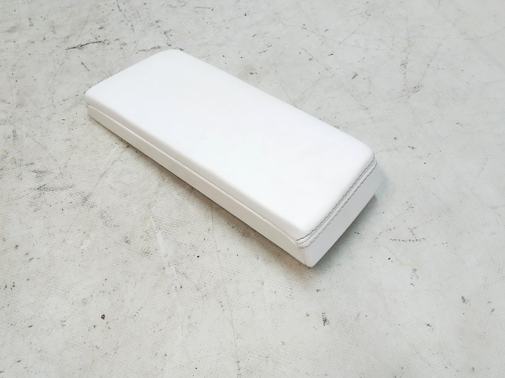 13 控制台扶手 PUR ULTRA WHITE 右侧 Tesla Model S、Model S REST、Model X 1046444-17-D