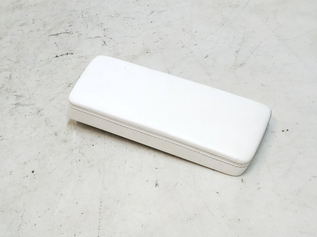 13 控制台扶手 PUR ULTRA WHITE 右侧 Tesla Model S、Model S REST、Model X 1046444-17-D