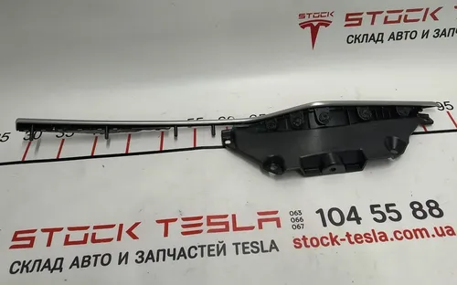 前左门卡铝成型 Tesla S 型、S 型 REST 1051387-00-A