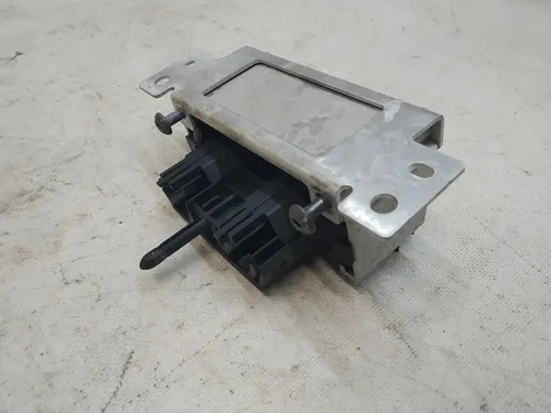 高压电池低压连接器固定盖损坏 Tesla Model S REST、Model X 1003311-00-C-01