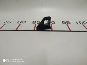 24 Накладка фіксатора внутрішньої ящика рукавички права Tesla model S 1003327-01-P