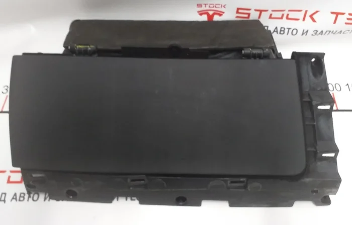 24 Бардачок ( ящик рукавички ) PVC BLK Tesla model S REST 1003327-14-N