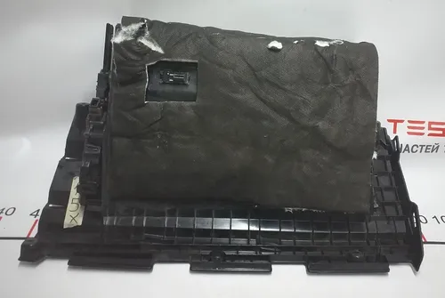 24 Бардачок ( ящик рукавички ) PVC BLK Tesla model S REST 1003327-14-N
