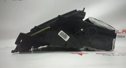 24 Бардачок ( ящик рукавички ) PVC BLK Tesla model S REST 1003327-14-N