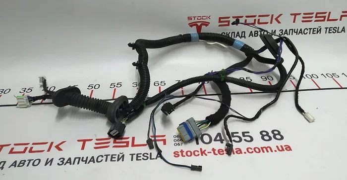 3 Bageste venstre dørledning Tesla model S 1004425-00-M