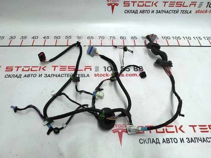 4 Bageste højre dørledning Tesla model S REST 1004426-00-V