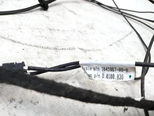 Електропроводка кришки багажника ліва сторона некомплектна Tesla model S, model S REST 1004429-00-R