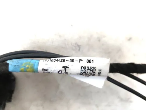 Електропроводка кришки багажника ліва сторона некомплектна Tesla model S, model S REST 1004429-00-R